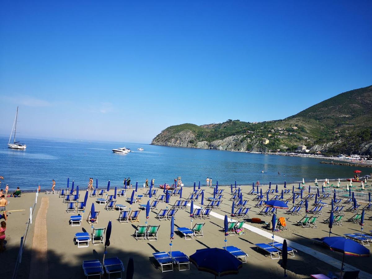 Elegant And Sea View Excelsior Apartment Леванто Екстериор снимка