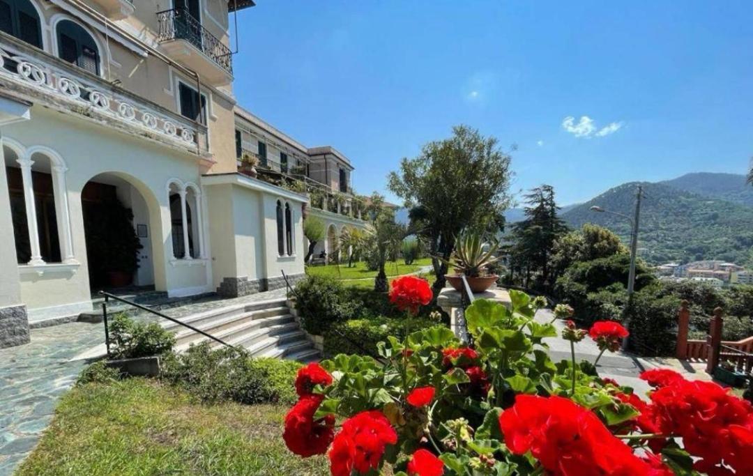 Elegant And Sea View Excelsior Apartment Леванто Екстериор снимка