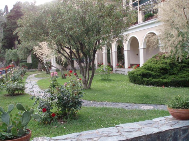 Elegant And Sea View Excelsior Apartment Леванто Екстериор снимка