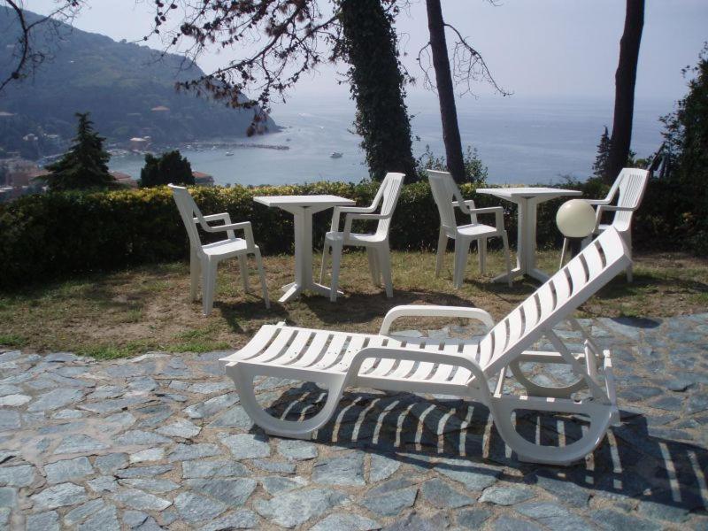 Elegant And Sea View Excelsior Apartment Леванто Екстериор снимка