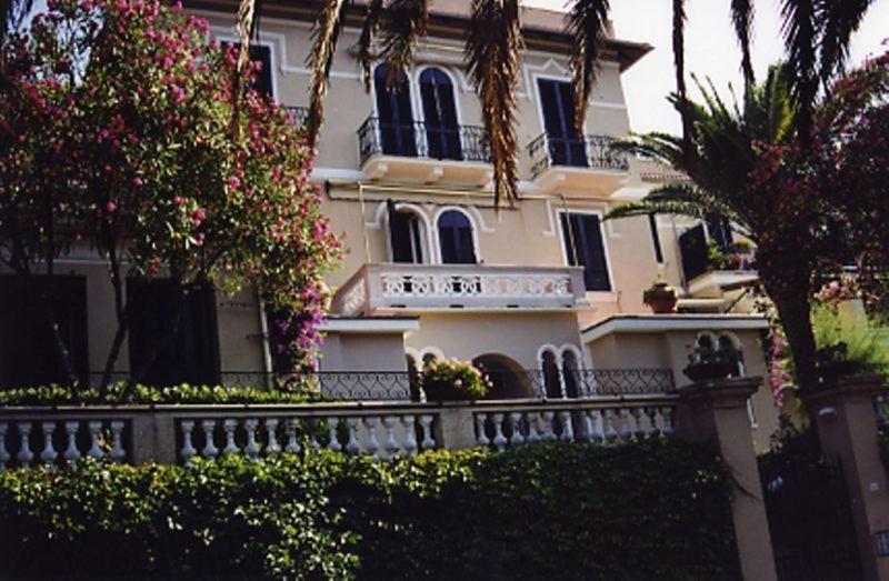 Elegant And Sea View Excelsior Apartment Леванто Екстериор снимка